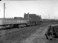 151536 Afbeelding van de Amerikaanse diesel-electrische locomotief nr. 604 (serie 600) van de N.S. op het emplacement ...